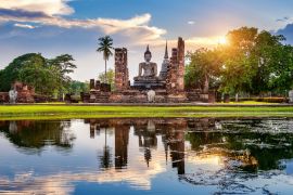 Lais Puzzle - Buddha-Statue und Wat Mahathat-Tempel im Bezirk des Sukhothai Historical Park, Wat Mahathat-Tempel ist UNESCO-Weltkulturerbe, Thailand - 2.000 Teile