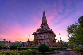 Lais Puzzle - Der wichtigste buddhistische Tempel von Phuket ist Wat Chalong oder offiziell Wat Chaiyathararam in Phuket, Thailand - 2.000 Teile