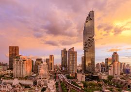 Lais Puzzle - Stadtbild des Geschäftsviertels von Bangkok mit Wolkenkratzer in der Dämmerung, Thailand - 1.000 Teile