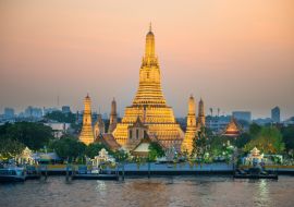 Lais Puzzle - Beleuchteter Tempel der Morgenröte oder Wat Arun und Thonburi Westufer des Chao Phraya River bei Sonnenuntergang. Bangkok, Thailand - 1.000 Teile