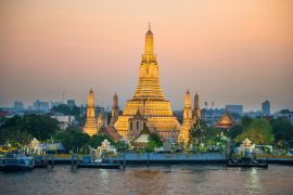 Lais Puzzle - Beleuchteter Tempel der Morgenröte oder Wat Arun und Thonburi Westufer des Chao Phraya River bei Sonnenuntergang. Bangkok, Thailand - 2.000 Teile