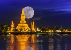 Lais Puzzle - Wat Arun in der Nacht mit Super-Vollmond, Wat Arun in der Nacht mit Licht Gold ist der älteste Tempel des Chao Phraya River und Vollmond in den dunklen Himmel in Bangkok Thailand - 1.000 Teile