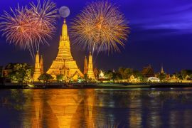 Lais Puzzle - Feuerwerk Countdown Feier Display über Tempel der Morgendämmerung auf der Chao Praya riverside.New Jahr Countdown Feuerwerk am Wat Arun, Bangkok - 2.000 Teile