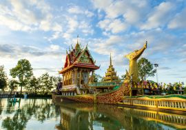 Lais Puzzle - Thailändischer Tempel auf Suphannahong Boot im Wat Pa Suphan Hong am Abend, Provinz Sisaket - 1.000 Teile