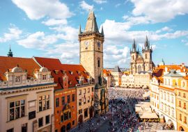 Lais Puzzle - Blick auf den Uhrenturm und den Veitsdom auf dem Altstädter Ring in Prag - 1.000 Teile