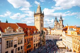 Lais Puzzle - Blick auf den Uhrenturm und den Veitsdom auf dem Altstädter Ring in Prag - 2.000 Teile