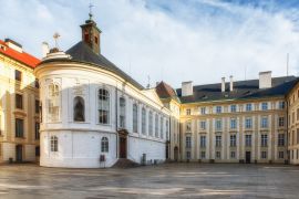 Lais Puzzle - Außenansicht der Schatzkammer der St.-Veits-Kathedrale am Prazky hrad, Prager Dom in Prag in der Nähe der St.-Veits-Kathedrale. Statue des Heiligen Petrus in der Nische - 2.000 Teile