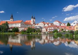Lais Puzzle - UNESCO-geschützte tschechische Stadt Telc Stadtbild auf der Burg mit Wasserspiegelung - 1.000 Teile