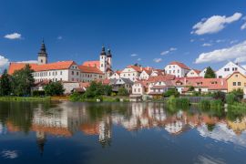Lais Puzzle - UNESCO-geschützte tschechische Stadt Telc Stadtbild auf der Burg mit Wasserspiegelung - 2.000 Teile