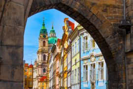 Lais Puzzle - Eintritt in das bunte Viertel Mala Strana in Prag - 2.000 Teile