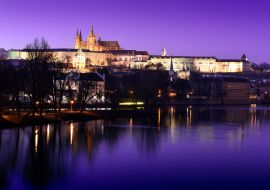 Lais Puzzle - Panoramablick auf die Burg Hradschin, den Veitsdom und die Karlsbrücke in Prag, Tschechische Republik bei Sonnenuntergang mit dramatischem Himmel - 1.000 Teile