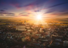Lais Puzzle - Blick auf die schöne Burg Mikulov, Schloss von Saint Hill bei Sonnenuntergang. Weinregion. Südmähren, Tschechische Republik - 1.000 Teile