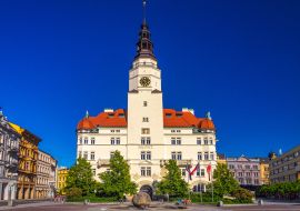 Lais Puzzle - Oberer Platz mit dem Rathaus in der Stadt Opava, Tschechische Republik, Europa - 1.000 Teile