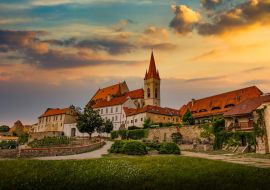 Lais Puzzle - St. Nikolaus-Kathedrale in Znaim bei Sonnenuntergang. Sommerabend. Tschechische Republik - 1.000 Teile