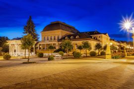 Lais Puzzle - Abendfotografie des kleinen tschechischen Kurortes Františkovy Lázně (Franzensbad) - Tschechische Republik, Europa - 2.000 Teile