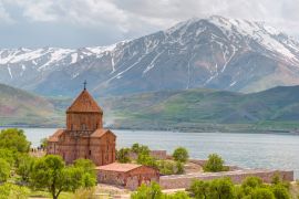 Lais Puzzle - Die Insel Akdamar im Van-See. Die armenische Kathedralkirche des Heiligen Kreuzes - Akdamar, Türkei - 2.000 Teile