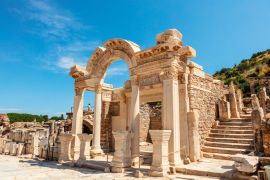 Lais Puzzle - Hadrianstempel in der archäologischen Stätte von Ephesus in der Türkei - 2.000 Teile