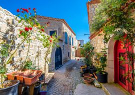 Lais Puzzle - Alacati Straßenansicht in Alacati Stadt. Alacati ist ein beliebtes historisches Touristenziel in der Türkei - 1.000 Teile