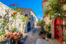Lais Puzzle - Alacati Straßenansicht in Alacati Stadt. Alacati ist ein beliebtes historisches Touristenziel in der Türkei - 2.000 Teile