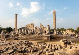 Lais Puzzle - Der Apollon-Tempel in Didim in der Provinz Aydin ist einer der am besten erhaltenen Tempel in der Türkei. - 1.000 Teile