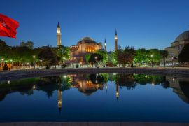 Lais Puzzle - Hagia Sophia Moschee am Morgen mit türkischer Flagge in Istanbul - 2.000 Teile