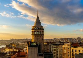 Lais Puzzle - Istanbul Galata Tower Blick von oben. Natürliche Wolken und blauer Himmel - 1.000 Teile