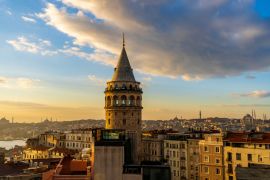Lais Puzzle - Istanbul Galata Tower Blick von oben. Natürliche Wolken und blauer Himmel - 2.000 Teile