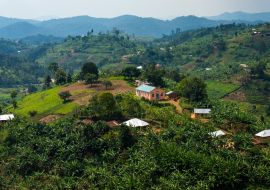 Lais Puzzle - Eine einzelne Kirche auf einem Hügel in Uganda - 1.000 Teile