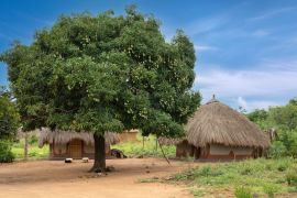 Lais Puzzle - Dorf, Uganda, Ostafrika - 2.000 Teile