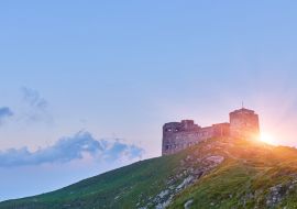 Lais Puzzle - Die alte Sternwarte auf dem Berg Pip Ivan in den Karpaten. Ukraine - 1.000 Teile