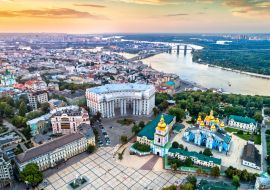 Lais Puzzle - Luftaufnahme des Goldkuppelklosters St. Michael, des Außenministeriums und des Flusses Dnjepr in Kiew, Ukraine - 1.000 Teile