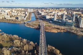 Lais Puzzle - Luftaufnahme einer Drohne. Kiewer Paton-Brücke bei sonnigem Wetter - 2.000 Teile