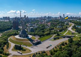 Lais Puzzle - Luftaufnahme des Mutterland-Denkmals in Kiew. Historische Sehenswürdigkeiten der Ukraine. Schöne Aussicht auf Kiew - 1.000 Teile