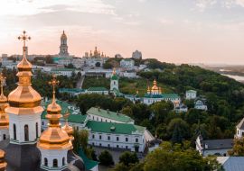 Lais Puzzle - Magischer Blick aus der Luft auf die Kiewer Pechersk Lawra in der Nähe des Mutterland-Denkmals. UNESCO-Welterbe in Kiew, Ukraine. Kiewer Höhlenkloster bei Sonnenuntergang - 1.000 Teile