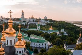 Lais Puzzle - Magischer Blick aus der Luft auf die Kiewer Pechersk Lawra in der Nähe des Mutterland-Denkmals. UNESCO-Welterbe in Kiew, Ukraine. Kiewer Höhlenkloster bei Sonnenuntergang - 2.000 Teile
