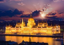 Lais Puzzle - Schöne Nachtszene über dem berühmten Parlamentsgebäude in Budapest, Ungarn - 1.000 Teile