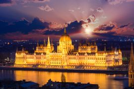 Lais Puzzle - Schöne Nachtszene über dem berühmten Parlamentsgebäude in Budapest, Ungarn - 2.000 Teile