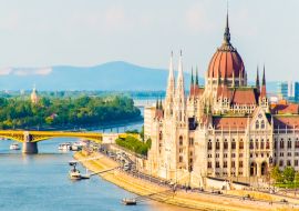 Lais Puzzle - Bunte Aussicht auf das Parlament und die Kettenbrücke in Budapest, prächtiges Frühlings-Stadtbild von Budapest, Ungarn in Europa - 1.000 Teile