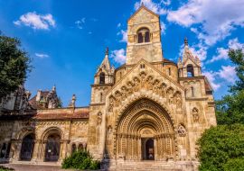 Lais Puzzle - Alte mittelalterliche gotische Kapelle im sonnigen Varosliget-Park, Budapest, Ungarn - 1.000 Teile