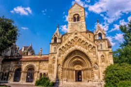 Lais Puzzle - Alte mittelalterliche gotische Kapelle im sonnigen Varosliget-Park, Budapest, Ungarn - 2.000 Teile