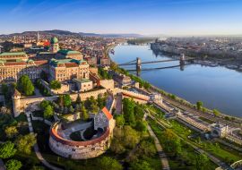 Lais Puzzle - Budapest, Ungarn - Panoramablick auf die Skyline der Budaer Burg mit dem Königspalast, der Szechenyi-Brücke, der St.-Stephans-Basilika, dem ungarischen Parlament und der Matthiaskirche an einem Sommermorgen - 1.000 Teile