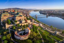 Lais Puzzle - Budapest, Ungarn - Panoramablick auf die Skyline der Budaer Burg mit dem Königspalast, der Szechenyi-Brücke, der St.-Stephans-Basilika, dem ungarischen Parlament und der Matthiaskirche an einem Sommermorgen - 2.000 Teile