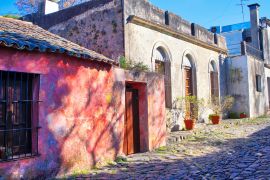 Lais Puzzle - Uruguay, Straßen von Colonia Del Sacramento im historischen Zentrum (Barrio Historico) - 2.000 Teile