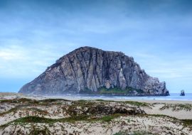 Lais Puzzle - Morro Rock mit Sanddünen am Morro Creek Beach. Morro Bay, San Luis Obispo County, Kalifornien, USA - 1.000 Teile
