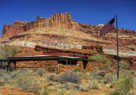 Lais Puzzle - Capitol Reef National Park Besucherzentrum und Red Rock Landschaftspanorama Utah Vereinigte Staaten von Amerika - 1.000 Teile