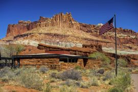 Lais Puzzle - Capitol Reef National Park Besucherzentrum und Red Rock Landschaftspanorama Utah Vereinigte Staaten von Amerika - 2.000 Teile
