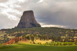 Lais Puzzle - Aussicht auf eine Felsformation vor bewölktem Himmel, USA - 2.000 Teile