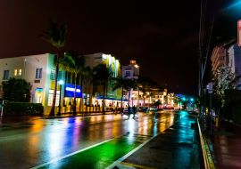 Lais Puzzle - Neonlichter am weltberühmten Ocean Drive in Miami Beach bei Nacht - 1.000 Teile
