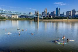 Lais Puzzle - Panoramablick auf das Stadtzentrum von Cincinnati mit der historischen Roebling-Hängebrücke über den Ohio River - 2.000 Teile