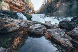 Lais Puzzle - Wasserfall im Willow River State Park in Hudson Wisconsin im Herbst - 2.000 Teile